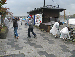 京都　嵐山清掃活動と歌碑巡り