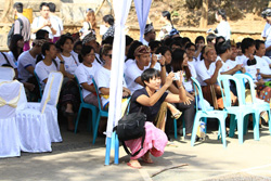 ウルワツ寺院の美しい景観を守るための植樹と清掃活動