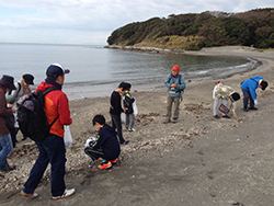 無人島で、海岸清掃と自然を五感で体験！