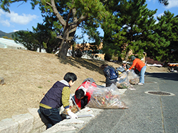 瀬戸内海の安芸灘とびしま海道で清掃活動と藻塩展示館見学